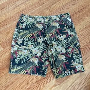 New Never worn Tropical print Joggers 9 in inseam